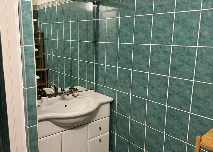 De 3 Pour 6 Personnes דירה טולון