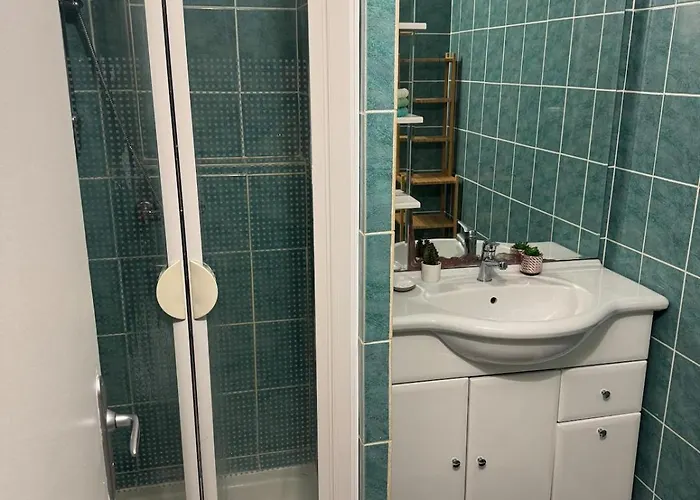 De 3 Pour 6 Personnes * טולון